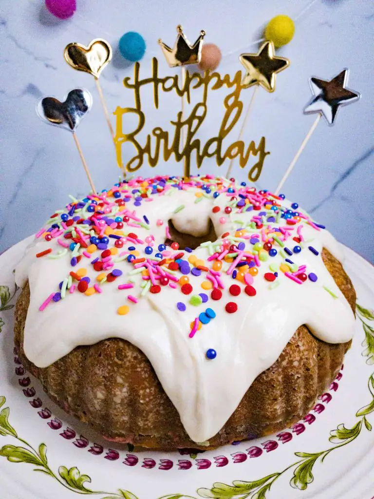 Birthday bundt cake scaled 1