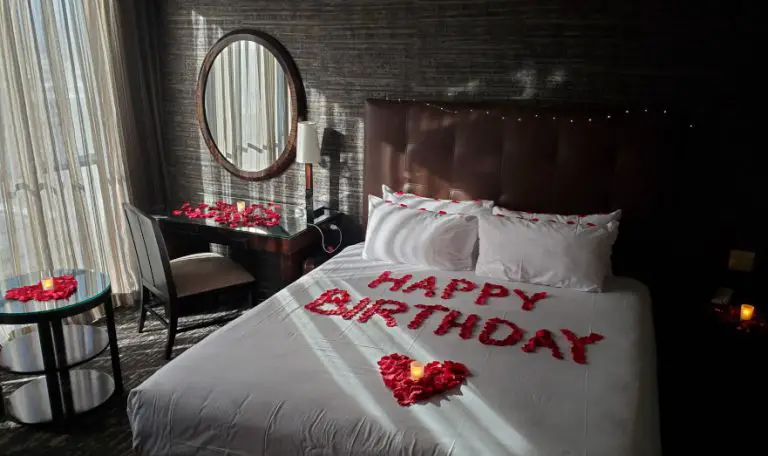 hotel room birthday decoration